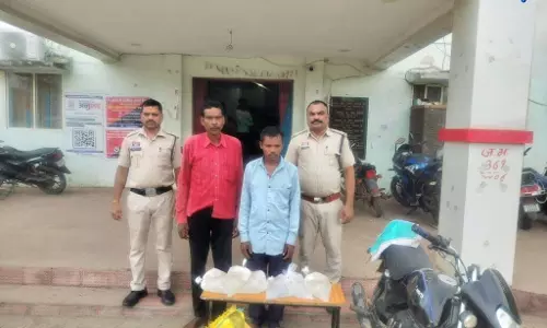 बिलासपुर में 22 लीटर महुआ शराब के साथ दो तस्कर गिरफ्तार, बाइक भी जब्त