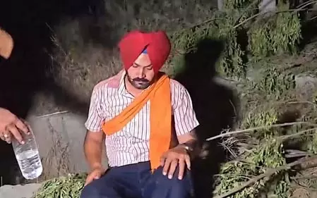 मुख्यमंत्री के कार्यक्रम के बाद फरीदकोट में हुआ हाईवोल्टेज ड्रामा, घंटों तक पानी की टंकी पर बैठा रहा नाराज स्वास्थ्य कर्मचारी मुख्यमंत्री के कार्यक्रम के बाद फरीदकोट में हुआ हाईवोल्टेज ड्रामा, घंटों तक पानी की टंकी पर बैठा रहा नाराज स्वास्थ्य कर्मचारी