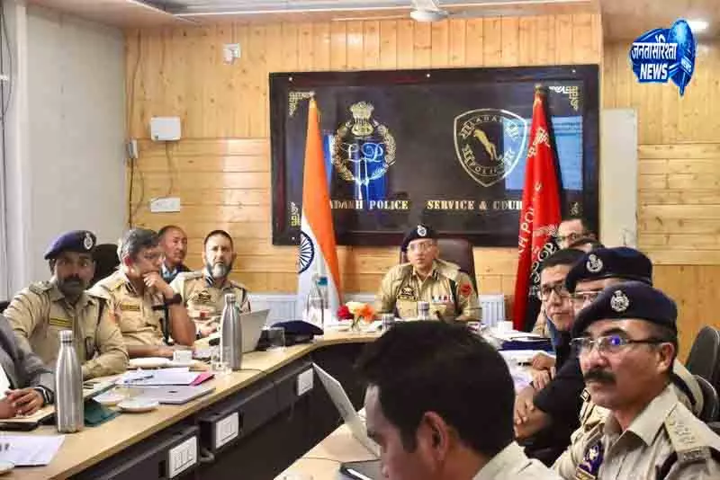 Jammu DGP ने नशे के खिलाफ अभियान तेज करने के निर्देश दिए Jammu DGP ने नशे के खिलाफ अभियान तेज करने के निर्देश दिए