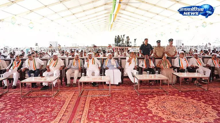 मैसूर सम्मेलन में सिद्धारमैया का BJP और संघ पर हमला, मतदाता सूची को लेकर भी उठाए सवाल मैसूर सम्मेलन में सिद्धारमैया का BJP और संघ पर हमला, मतदाता सूची को लेकर भी उठाए सवाल