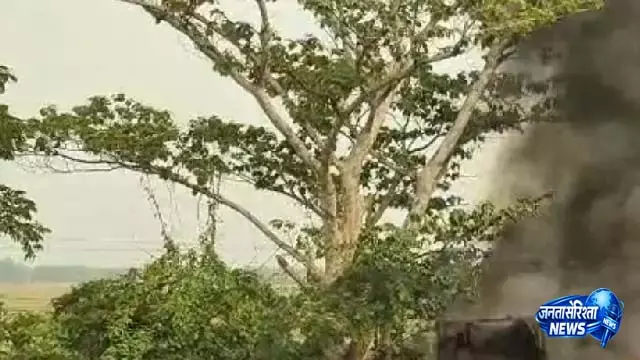 Mayurbhanj में बीच सड़क पर कोयले से लदे ट्रक में लगी आग Mayurbhanj में बीच सड़क पर कोयले से लदे ट्रक में लगी आग