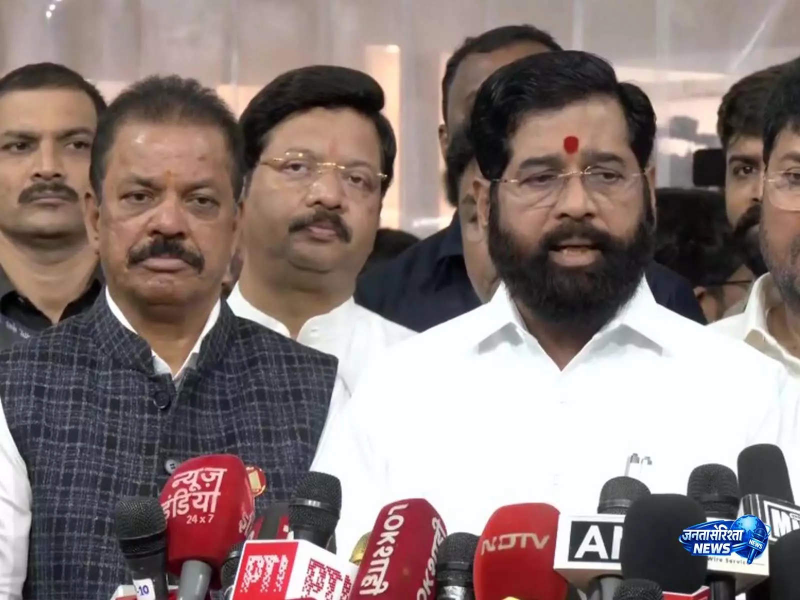 महाराष्ट्र के डिप्टी CM एकनाथ शिंदे ने नसरापुर बलात्कार-हत्या मामले में मौत की सजा की सराहना की महाराष्ट्र के डिप्टी CM एकनाथ शिंदे ने नसरापुर बलात्कार-हत्या मामले में मौत की सजा की सराहना की