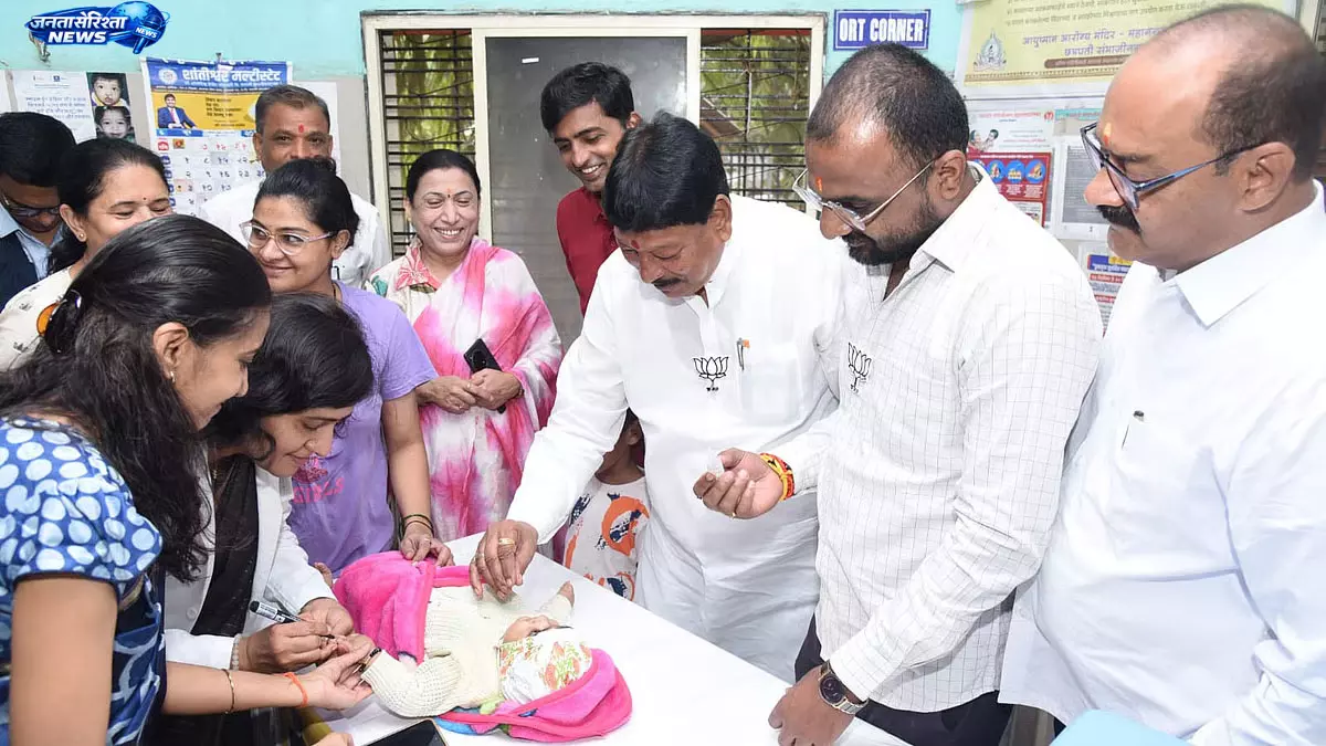 Chhatrapati संभाजीनगर में पोलियो अभियान की जोरदार शुरुआत, पहले दिन 84% लक्ष्य हासिल Chhatrapati संभाजीनगर में पोलियो अभियान की जोरदार शुरुआत, पहले दिन 84% लक्ष्य हासिल