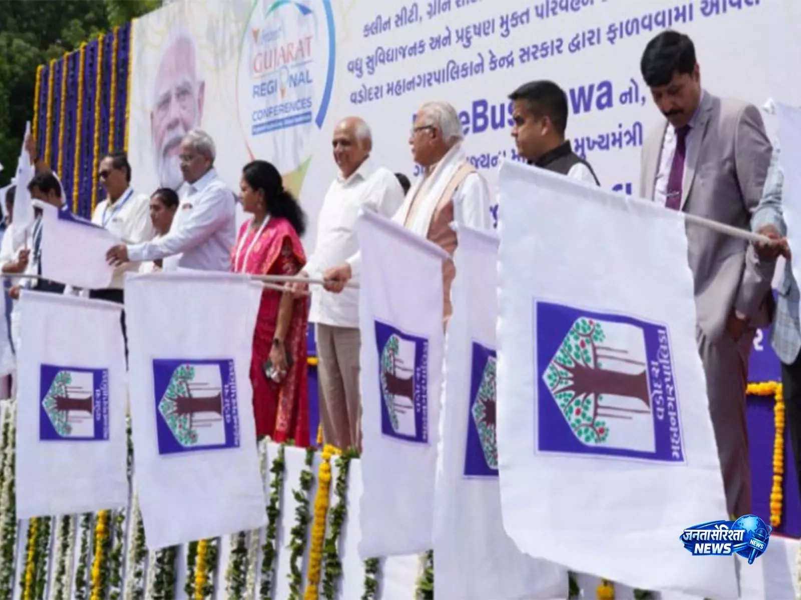 CM भूपेंद्र पटेल ने वडोदरा में पांडेबस सर्विस के तहत 30 इलेक्ट्रिक बसों को हरी झंडी दिखाई CM भूपेंद्र पटेल ने वडोदरा में पांडेबस सर्विस के तहत 30 इलेक्ट्रिक बसों को हरी झंडी दिखाई