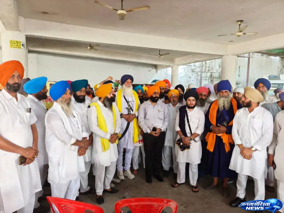 Gurdwara Sahib कार सेवा बंडा में हुई अहम बैठक Gurdwara Sahib कार सेवा बंडा में हुई अहम बैठक
