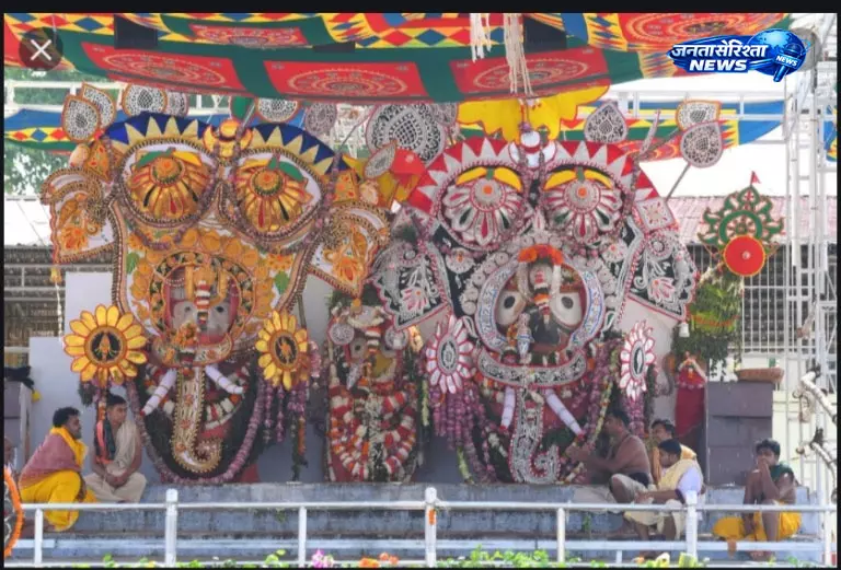 Puri : स्नान यात्रा के दौरान भगवान जगन्नाथ, बलभद्र और सुभद्रा का भव्य हाथी बेश में श्रृंगार Puri : स्नान यात्रा के दौरान भगवान जगन्नाथ, बलभद्र और सुभद्रा का भव्य हाथी बेश में श्रृंगार