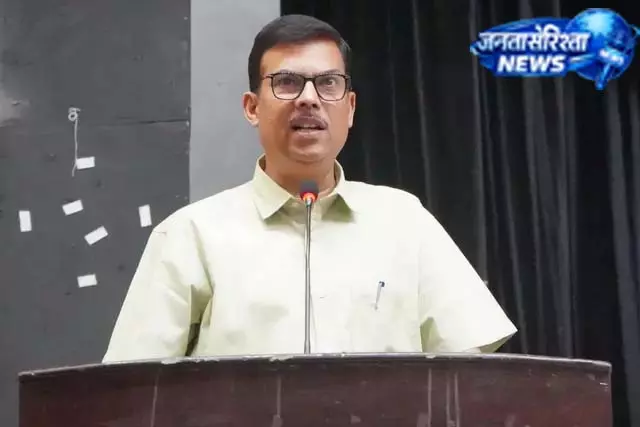 बीएलओ के साथ वॉलंटियर्स भी जाएंगे घर-घर, सुधरेगी वोटर लिस्ट बीएलओ के साथ वॉलंटियर्स भी जाएंगे घर-घर, सुधरेगी वोटर लिस्ट