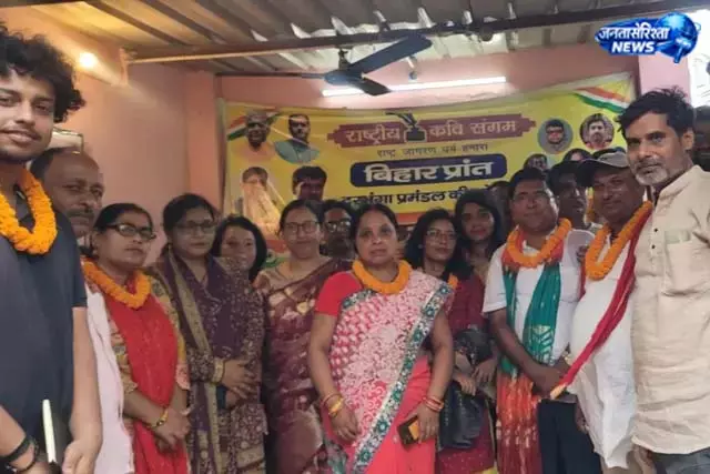कवियों ने भरी राष्ट्रभक्ति की हुंकार, राष्ट्र चेतना मजबूत करने का संकल्प कवियों ने भरी राष्ट्रभक्ति की हुंकार, राष्ट्र चेतना मजबूत करने का संकल्प