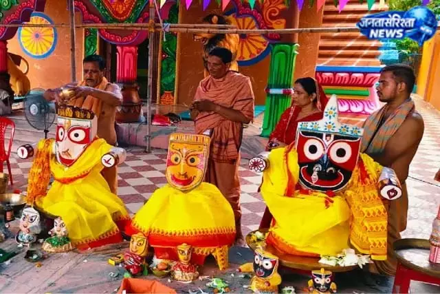 जगन्नाथ मंदिर में हुआ विशेष अनुष्ठान, 108 कलशों से हुआ स्नान जगन्नाथ मंदिर में हुआ विशेष अनुष्ठान, 108 कलशों से हुआ स्नान