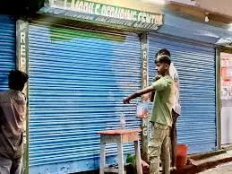 Itanagar: शहर को सुंदर बनाने की कवायद, दुकानों को नीला रंग करने का निर्देश Itanagar: शहर को सुंदर बनाने की कवायद, दुकानों को नीला रंग करने का निर्देश