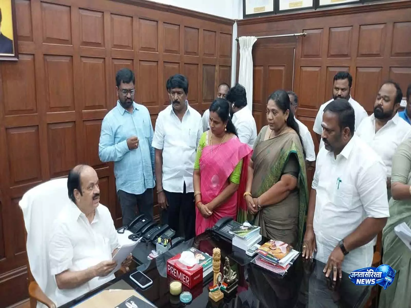 इस्तीफा देने वाले AIADMK सदस्यों की अयोग्यता - हाई कोर्ट में स्पीकर का जवाब इस्तीफा देने वाले AIADMK सदस्यों की अयोग्यता - हाई कोर्ट में स्पीकर का जवाब