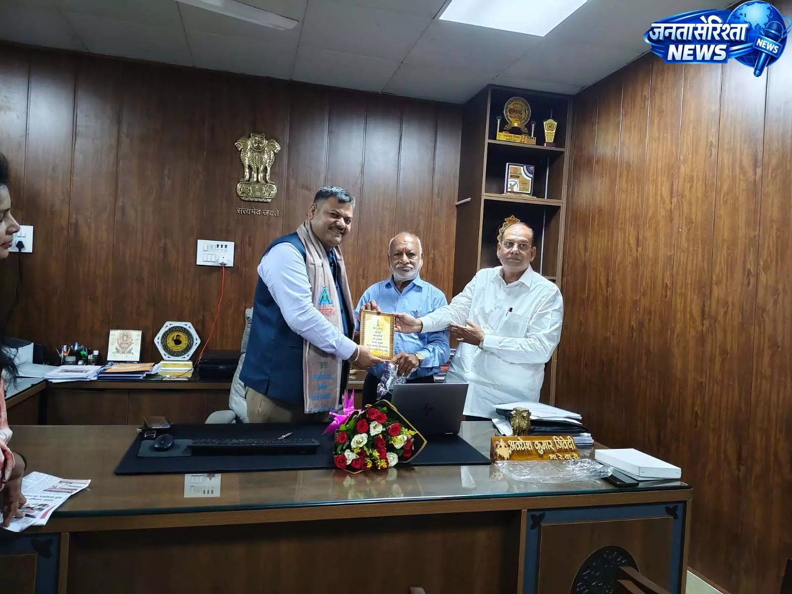 रायपुर रेल मंडल के अधिकारी अवधेश कुमार त्रिवेदी को मिला सम्मान रायपुर रेल मंडल के अधिकारी अवधेश कुमार त्रिवेदी को मिला सम्मान