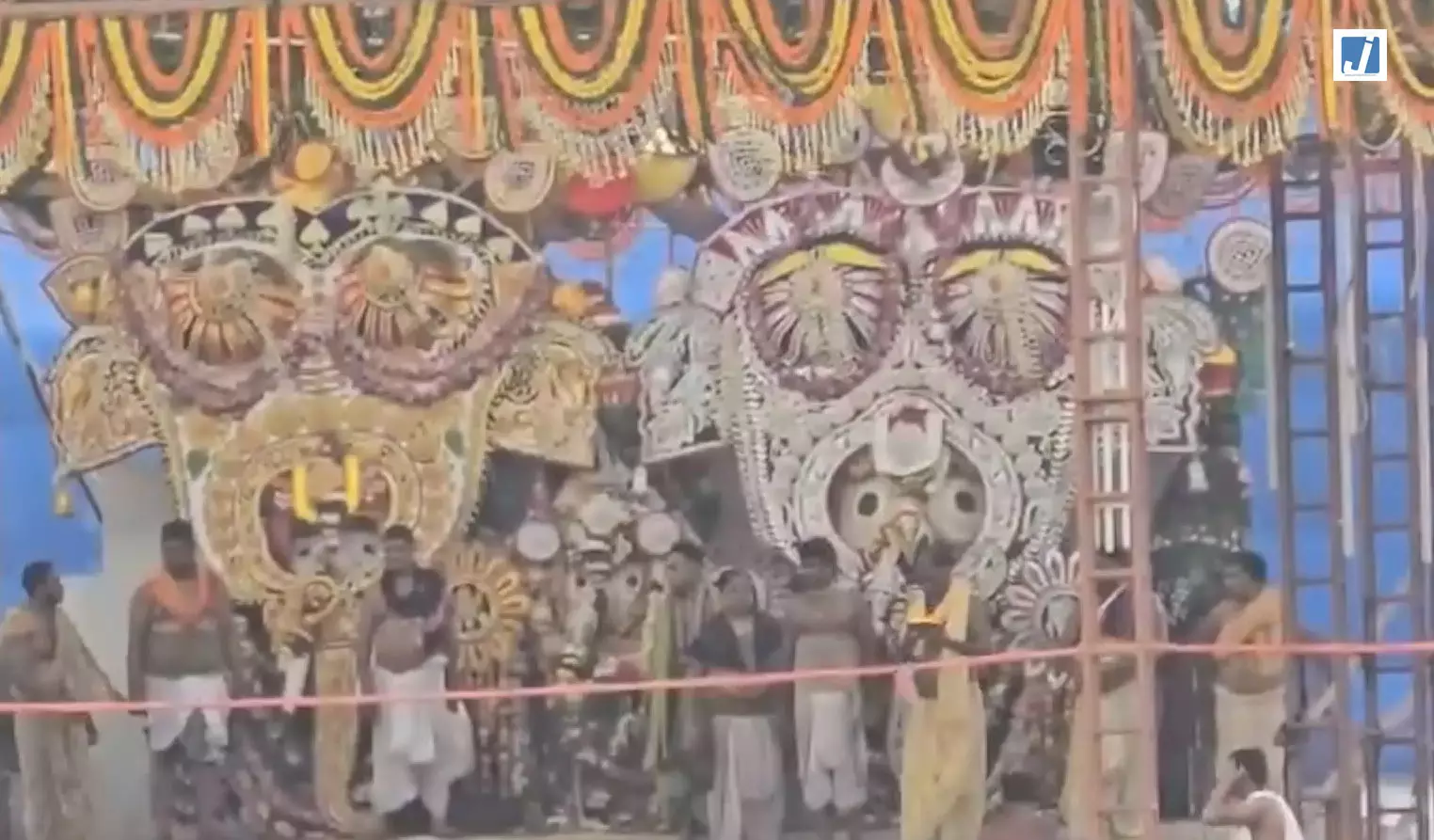 देबा स्नान पूर्णिमा पर भगवान जगन्नाथ का गजानन वेश, हाथी स्वरूप के दर्शन को उमड़े श्रद्धालु देबा स्नान पूर्णिमा पर भगवान जगन्नाथ का गजानन वेश, हाथी स्वरूप के दर्शन को उमड़े श्रद्धालु