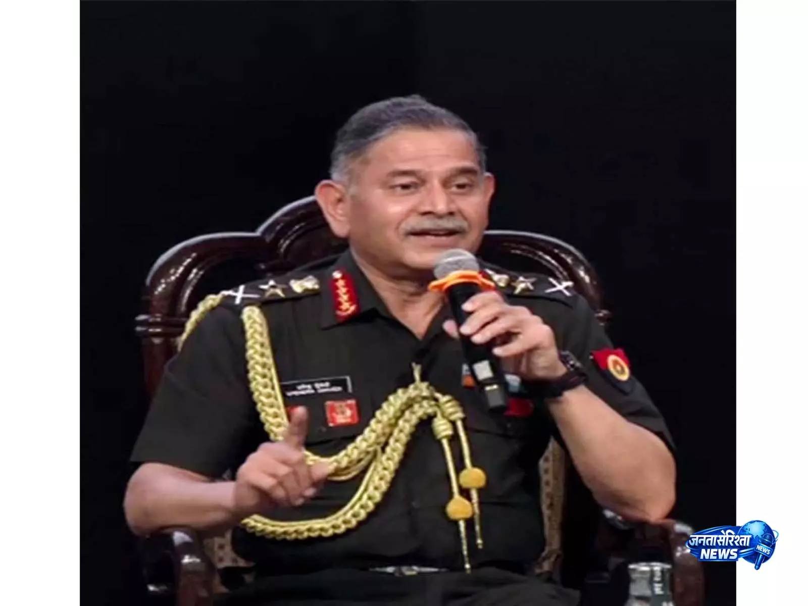 भारत-चीन सेनाओं के बीच सालाना 1100 से अधिक संवाद, गलतफहमियों को रोकने में मदद: Army Chief भारत-चीन सेनाओं के बीच सालाना 1100 से अधिक संवाद, गलतफहमियों को रोकने में मदद: Army Chief