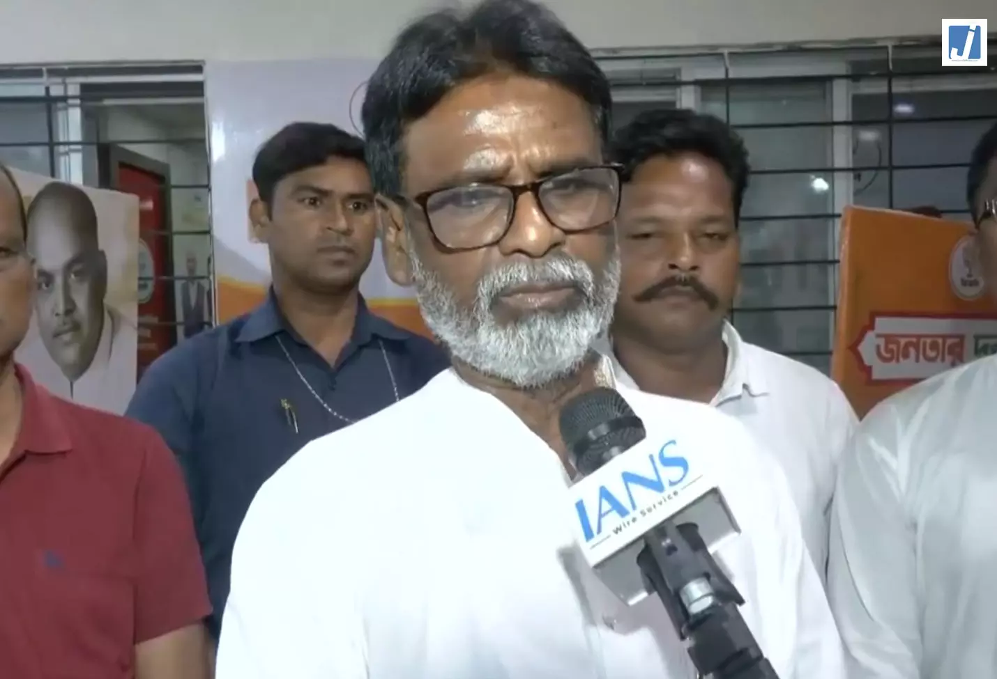 यूसीसी को लेकर पश्चिम बंगाल में सियासत गरमाई, टीएमसी और बीजेपी में तीखी बयानबाजी यूसीसी को लेकर पश्चिम बंगाल में सियासत गरमाई, टीएमसी और बीजेपी में तीखी बयानबाजी