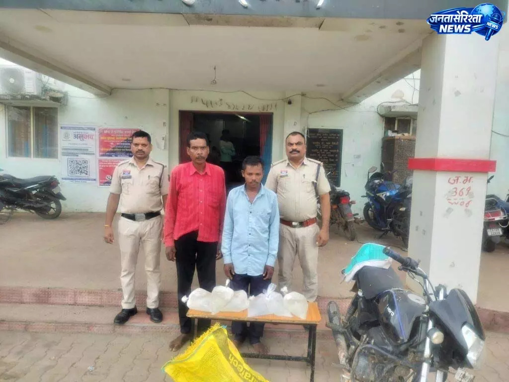 बिलासपुर में 22 लीटर महुआ शराब के साथ दो तस्कर गिरफ्तार, बाइक भी जब्त