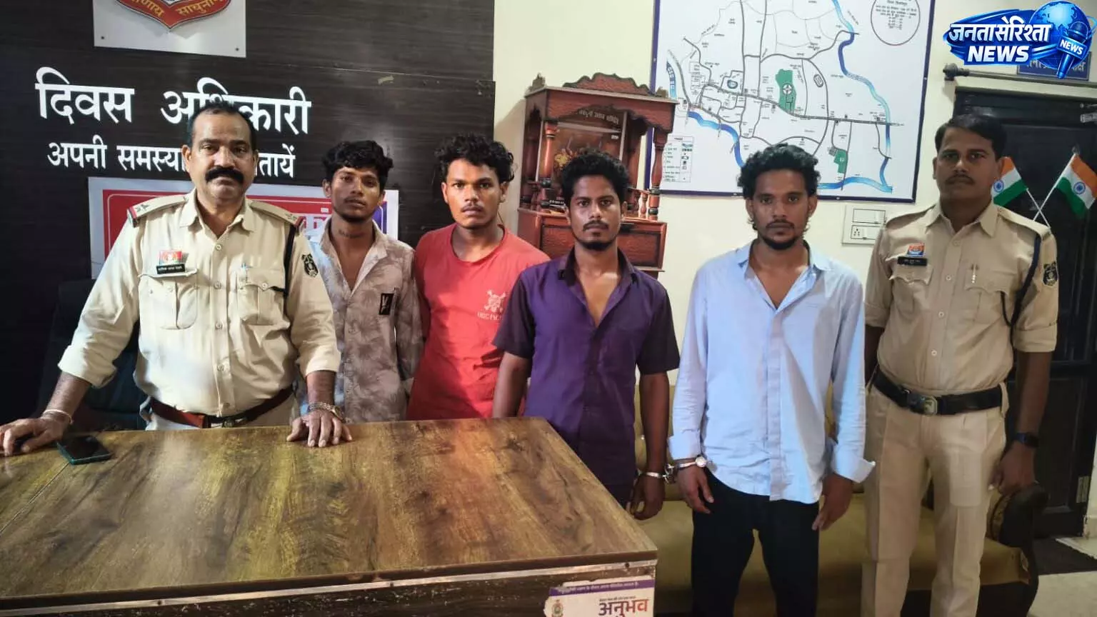 बिलासपुर में घर में घुसकर तलवार से हमला, चार आरोपी गिरफ्तार बिलासपुर में घर में घुसकर तलवार से हमला, चार आरोपी गिरफ्तार