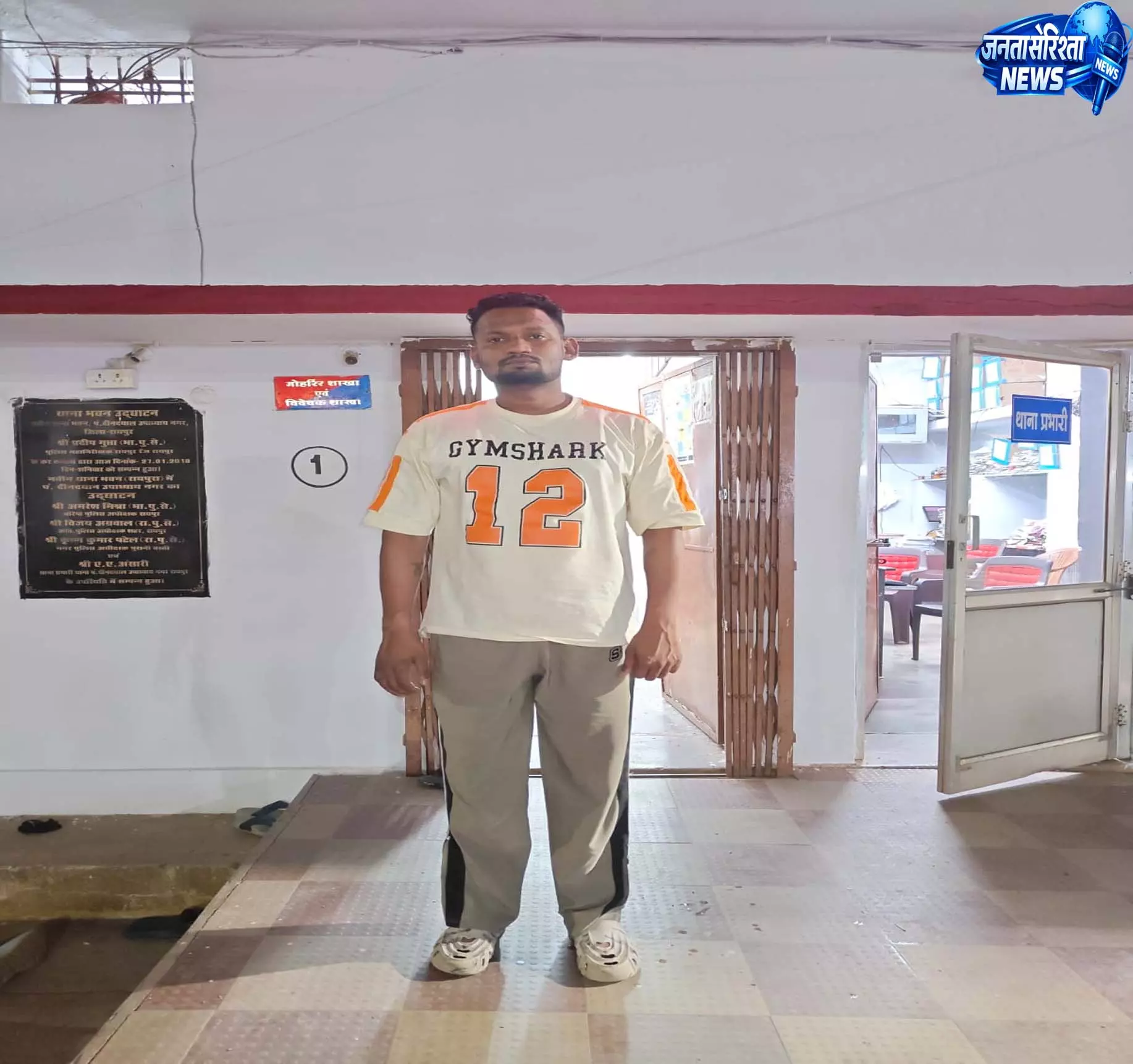 फरार हिस्ट्रीशीटर गौरव हेपट गिरफ्तार, अवैध पिस्टल और जिंदा कारतूस बरामद फरार हिस्ट्रीशीटर गौरव हेपट गिरफ्तार, अवैध पिस्टल और जिंदा कारतूस बरामद