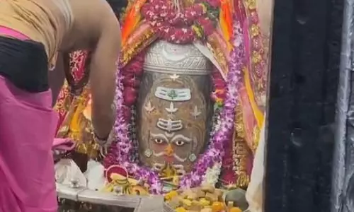 आषाढ़ माह के पहले दिन रजत चंद्र, त्रिशूल, त्रिपुंड से सजे बाबा महाकाल, राजा स्वरूप में भव्य शृंगार