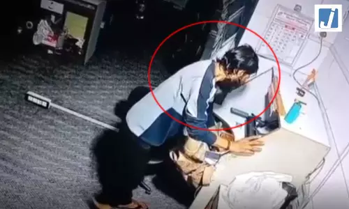 विश्वास का खून! जिस वफादार को दोबारा दी नौकरी, लगा गया 30 लाख का चूना विश्वास का खून! जिस वफादार को दोबारा दी नौकरी, लगा गया 30 लाख का चूना