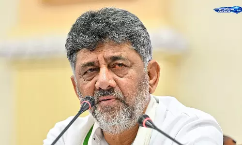 हासन IIT प्रोजेक्ट की जमीन विवाद पर किसानों से मिले मुख्यमंत्री, समाधान का दिया भरोसा हासन IIT प्रोजेक्ट की जमीन विवाद पर किसानों से मिले मुख्यमंत्री, समाधान का दिया भरोसा