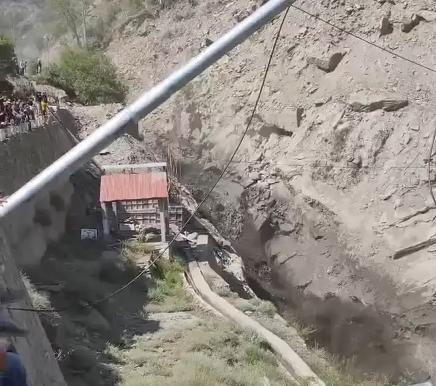 Shimla: जहालमा नाले में अचानक आई बाढ़, कई वाहन फंसे, फ्लैश फ्लड से सड़क संपर्क बाधित, यातायात ठप