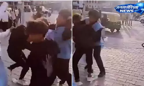 विधानसभा के बाहर नेपाली युवकों के दो समूहों में झड़प वीडियो वायरल