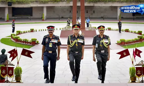 सेना को थिएटर-आधारित ढांचे की ओर बढ़ना होगा: General Dwivedi