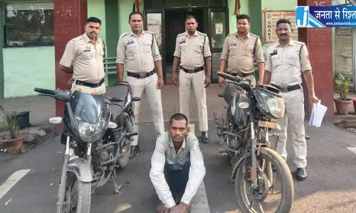चोरी के इरादे से अपनी बाइक लेकर निकला, पेट्रोल खत्म होने पर दूसरी बाइक चुराकर हुआ फरार