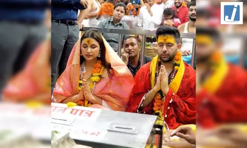 महाकालेश्वर ज्योतिर्लिंग मंदिर में राघव चड्ढा संग पहुंचीं परिणीति चोपड़ा