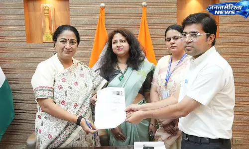दिल्ली में वोटर लिस्ट का स्पेशल इंटेंसिव रिवीजन शुरू, CM ने भरा एन्यूमरेशन फॉर्म