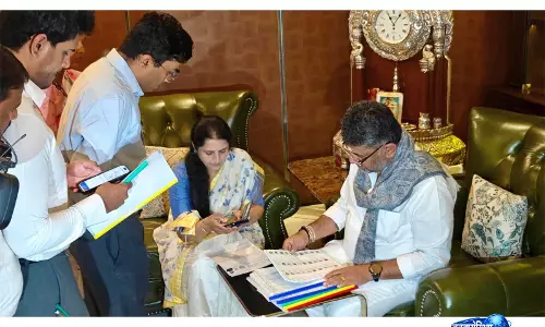 कर्नाटक के CM डीके शिवकुमार ने वोटर लिस्ट में सुधार का अभियान शुरू किया, एन्यूमरेशन फ़ॉर्म भरा