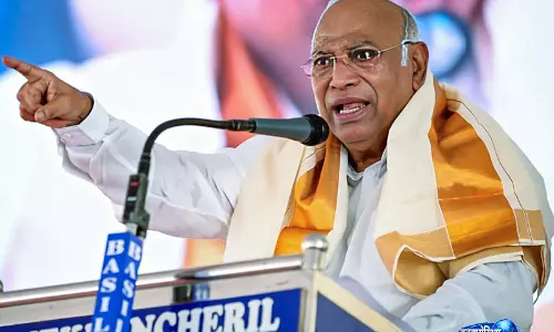 खड़गे का आरोप, केंद्र सरकार पर MGNREGA बकाया रोकने का दावा