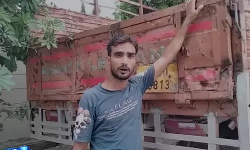 Minor  लेन-देन पर खूनी संघर्ष, मेरठ में बाजार में मची अफरा-तफरी