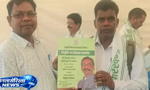 Jharkhand : नियुक्ति के अगले दिन शिक्षक नंदलाल रवानी हुए सेवानिवृत्त