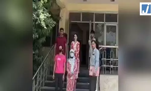 ट्रांसजेंडर का भेष बनाकर ग्राहकों को लुभाते थे दो बांग्लादेशी नागरिक, गिरफ्तार