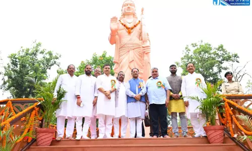 CM विष्णुदेव साय ने राम वाटिका में किया रुद्राक्ष का पौधारोपण