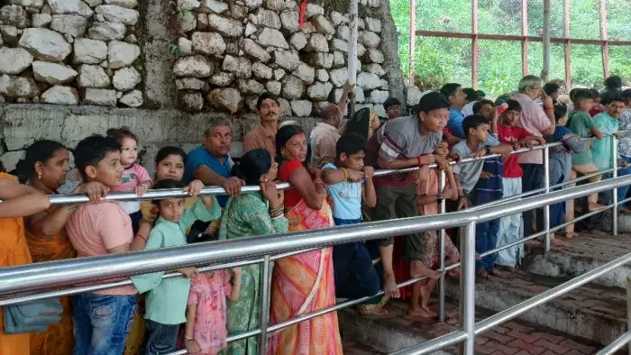 Jammu: श्रद्धालुओं का जत्था लगातार हो रहा रवाना, पंजीकरण केंद्रों पर बढ़ी रौनक