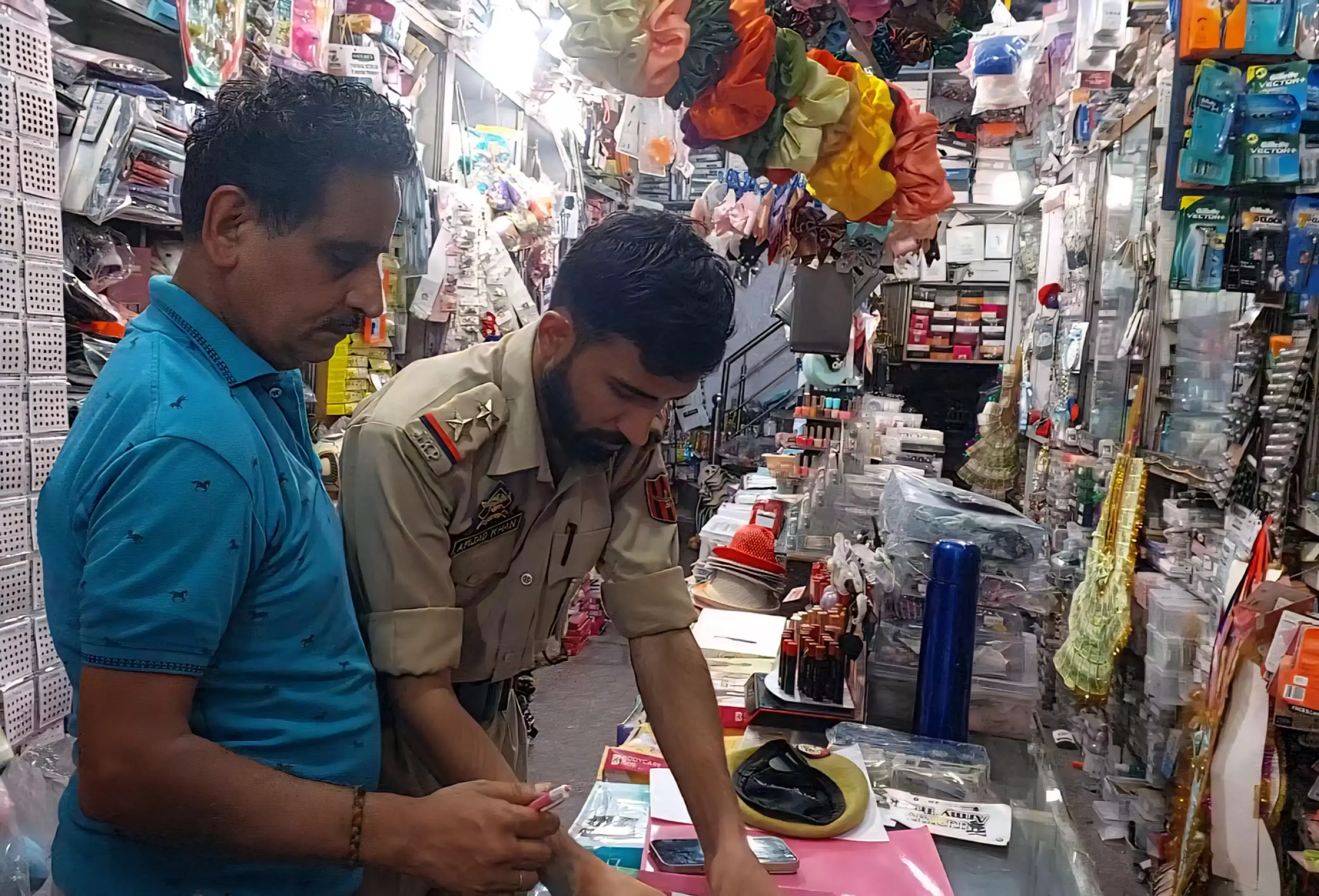 Kathua: सीसीटीवी चालू होने के बावजूद चोरी की वारदात, लाखों की चोरी से व्यापारियों में दहशत