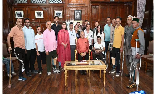 शिमला के गवर्नर ने NGO ACT Humane द्वारा आयोजित कैंप में दिव्यांग लोगों को कृत्रिम अंग बांटे