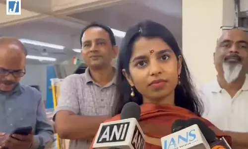 सूरत की तकनीक और कारोबारी माहौल से प्रभावित हुईं मैथिली ठाकुर, बोलीं