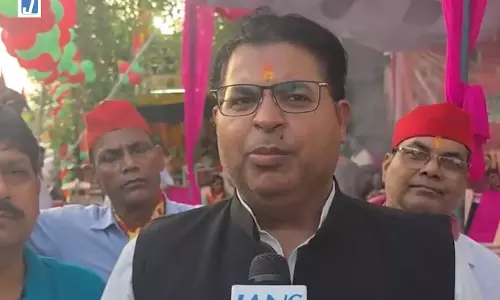 अखिलेश यादव के जन्मदिन की पूर्व संध्या पर सपा नेताओं ने किया पूजा-पाठ और हवन