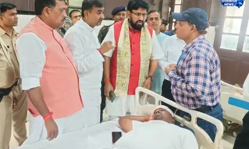 अस्पताल में दलाली और एंबुलेंस पर फूटा गुस्सा