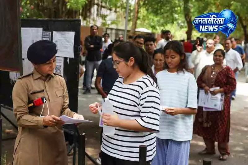 Delhi NEET पेपर लीक: 10 आरोपियों की हिरासत बढ़ी Delhi NEET पेपर लीक: 10 आरोपियों की हिरासत बढ़ी
