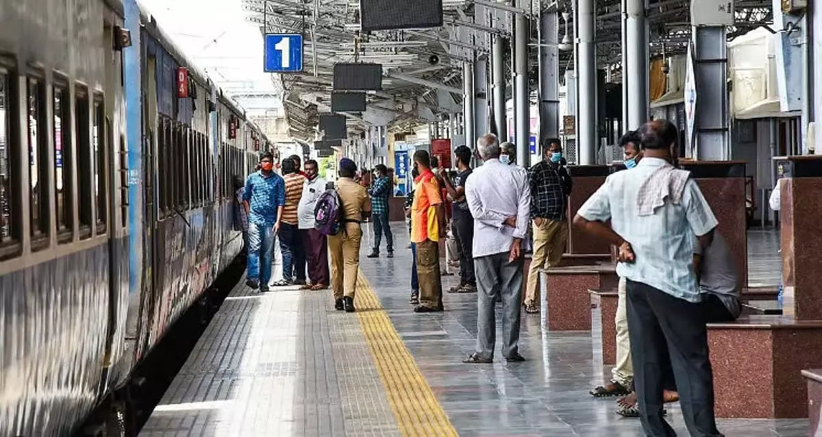 Southern रेलवे ने कई एक्सप्रेस ट्रेनों का रूट बदला, ट्रैक मेंटेनेंस के चलते 13 दिनों तक रहेगा असर Southern रेलवे ने कई एक्सप्रेस ट्रेनों का रूट बदला, ट्रैक मेंटेनेंस के चलते 13 दिनों तक रहेगा असर