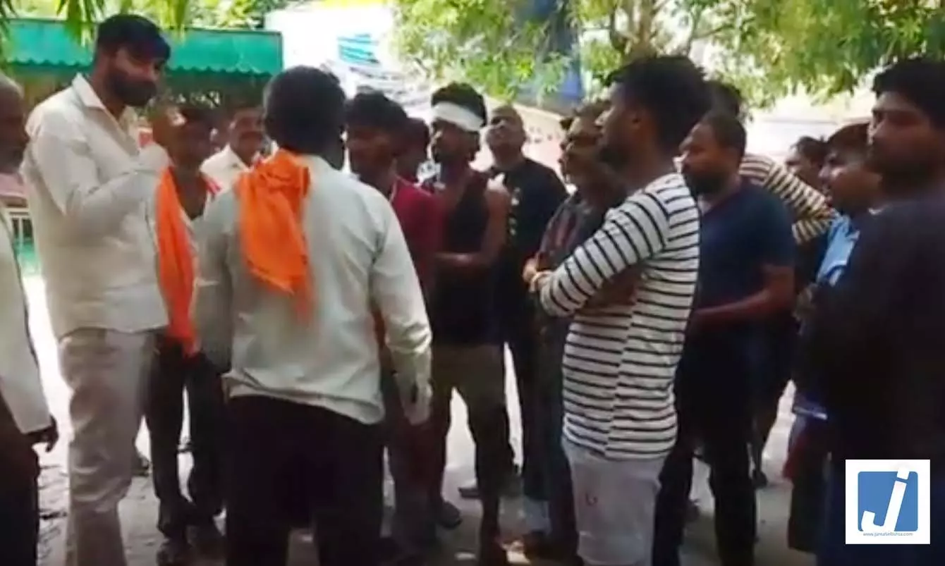 बहू से अवैध संबंधों के शक में ससुर ने पड़ोसी युवक को सरेराह चाकू से गोदा, मौत बहू से अवैध संबंधों के शक में ससुर ने पड़ोसी युवक को सरेराह चाकू से गोदा, मौत