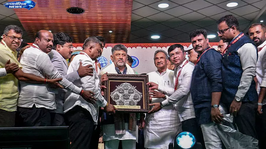 Karnataka : बिजली क्षेत्र में निजी कंपनियों की एंट्री पर रोक के संकेत Karnataka : बिजली क्षेत्र में निजी कंपनियों की एंट्री पर रोक के संकेत
