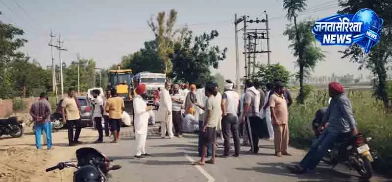 गर्मी में बिजली कटौती पर Fatehabad-Sirsa में विरोध गर्मी में बिजली कटौती पर Fatehabad-Sirsa में विरोध