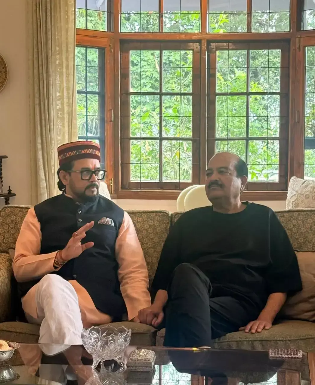 Shimla: अनुराग ठाकुर ने राज्यसभा सांसद का कुशलक्षेम पूछा Shimla: अनुराग ठाकुर ने राज्यसभा सांसद का कुशलक्षेम पूछा