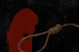 Jammu: सीमावर्ती मुख्यालय में महिला कांस्टेबल की संदिग्ध मौत Jammu: सीमावर्ती मुख्यालय में महिला कांस्टेबल की संदिग्ध मौत